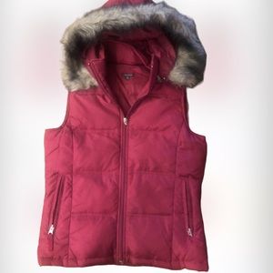 NWOT- MAURICES Cranberry/Burgundy Zip-up Puffer Vest w/Removable Hood SZ M